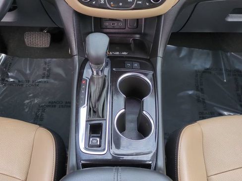 Used 2023 Chevrolet Equinox Premier AWD/4WD image 17