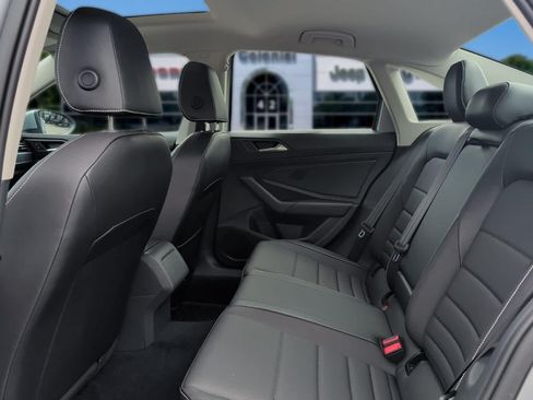 Used 2022 Volkswagen Jetta SE w/ Panoramic Sunroof Package FWD image 30