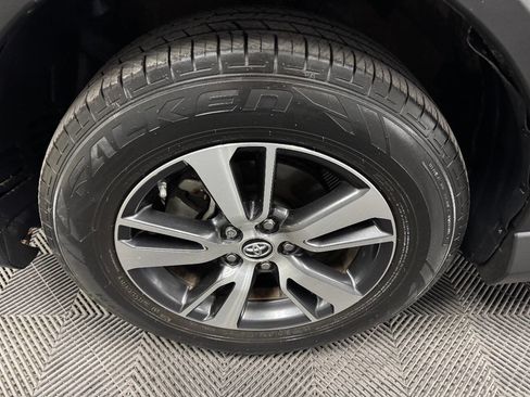 Used 2018 Toyota RAV4 XLE image 21