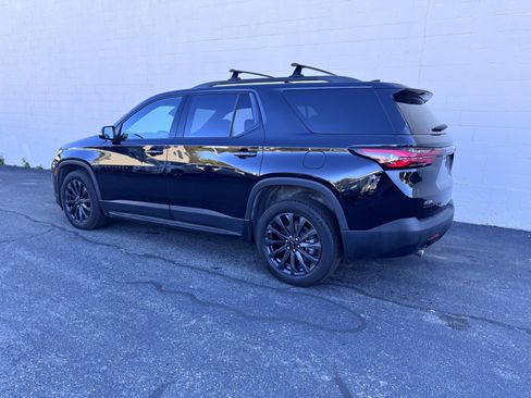 Used 2023 Chevrolet Traverse RS image 3