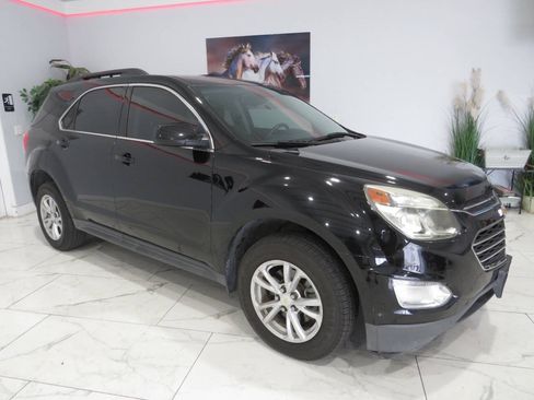 Used 2017 Chevrolet Equinox LT w/ Convenience Package FWD image 2