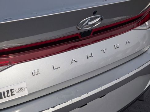 Used 2023 Hyundai Elantra SE image 22