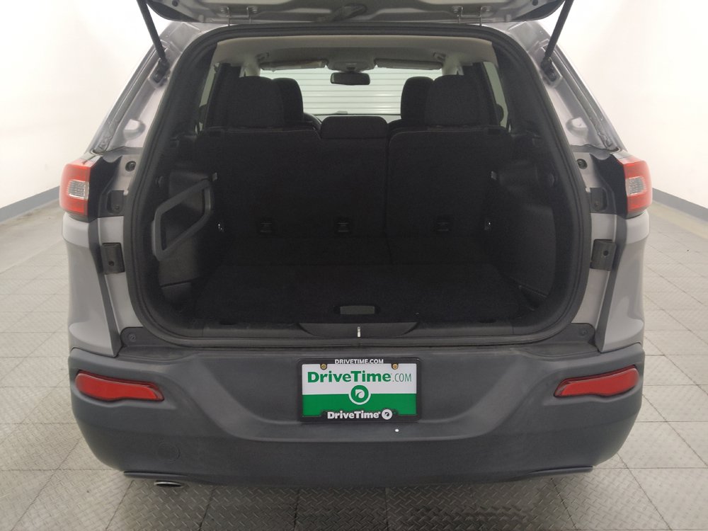 Used 2018 Jeep Cherokee Latitude FWD image 29
