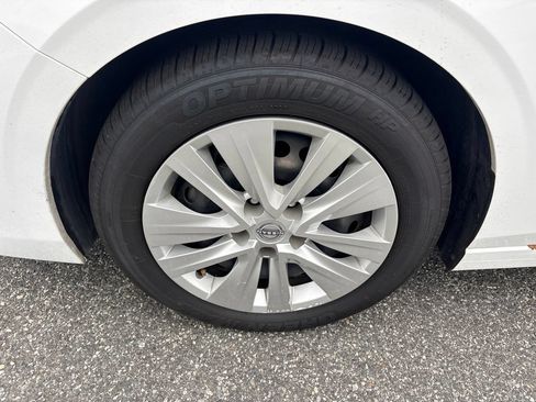 Used 2024 Nissan Sentra S FWD image 12
