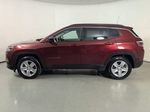 Used 2022 Jeep Compass Latitude FWD image 4