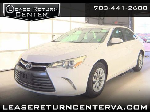 Used 2015 Toyota Camry LE FWD image 1