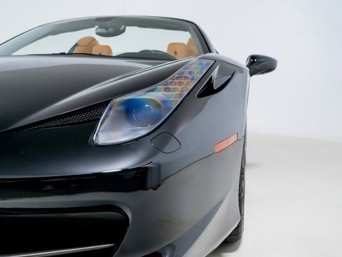Used 2014 Ferrari 458 Spider image 37