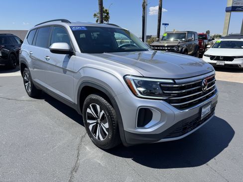 Certified 2024 Volkswagen Atlas SE FWD image 2
