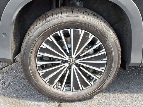 New 2025 Volkswagen Tiguan S image 7