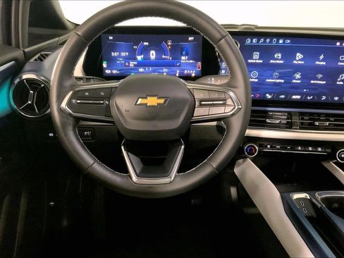 Used 2025 Chevrolet Equinox EV LT image 5