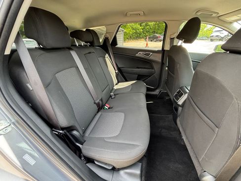 Used 2025 Kia Sportage LX FWD image 35
