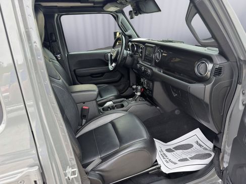 Used 2020 Jeep Wrangler Unlimited Sahara AWD/4WD image 19
