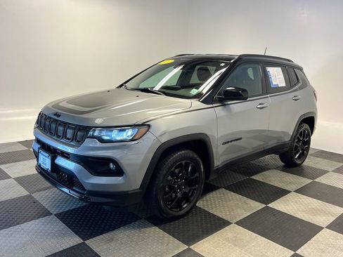 Used 2022 Jeep Compass Latitude AWD/4WD image 3
