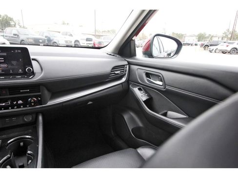 Used 2024 Nissan Rogue SV w/ SV Premium Package image 12