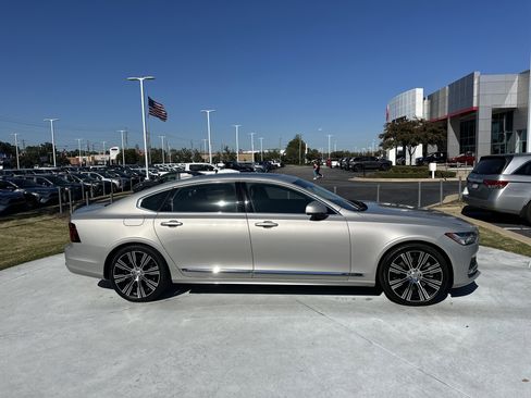 Used 2023 Volvo S90 B6 Ultimate image 11