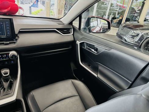 Used 2022 Toyota RAV4 XLE Premium AWD/4WD image 37