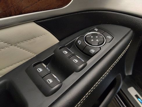 Used 2018 Ford Explorer Platinum AWD/4WD image 27
