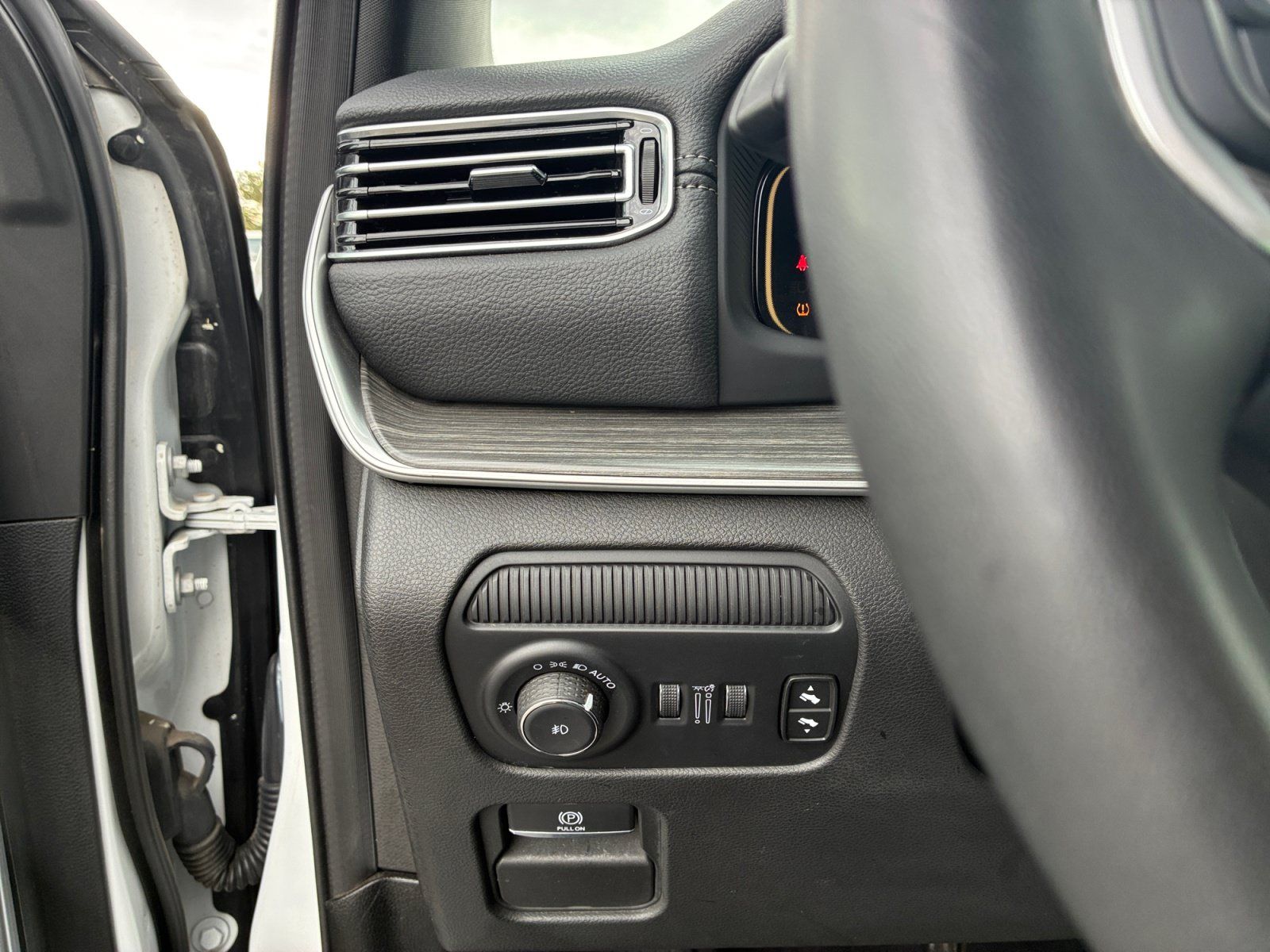 Used 2024 Jeep Wagoneer Series II AWD/4WD image 23