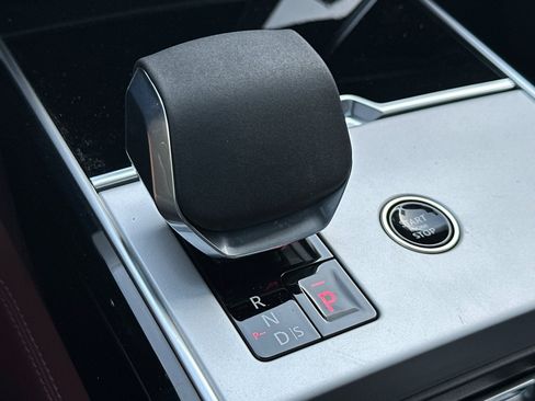 New 2026 Land Rover Range Rover Autobiography AWD/4WD image 17