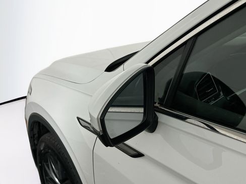 Used 2024 Volkswagen Tiguan SE image 15