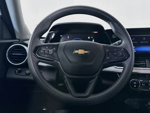 Used 2025 Chevrolet Trax LT FWD image 17