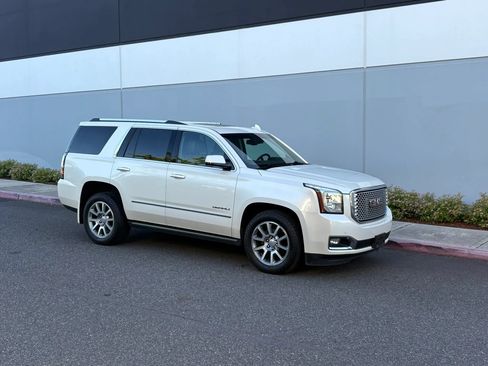 Used 2015 GMC Yukon Denali w/ Premium Package AWD/4WD image 5