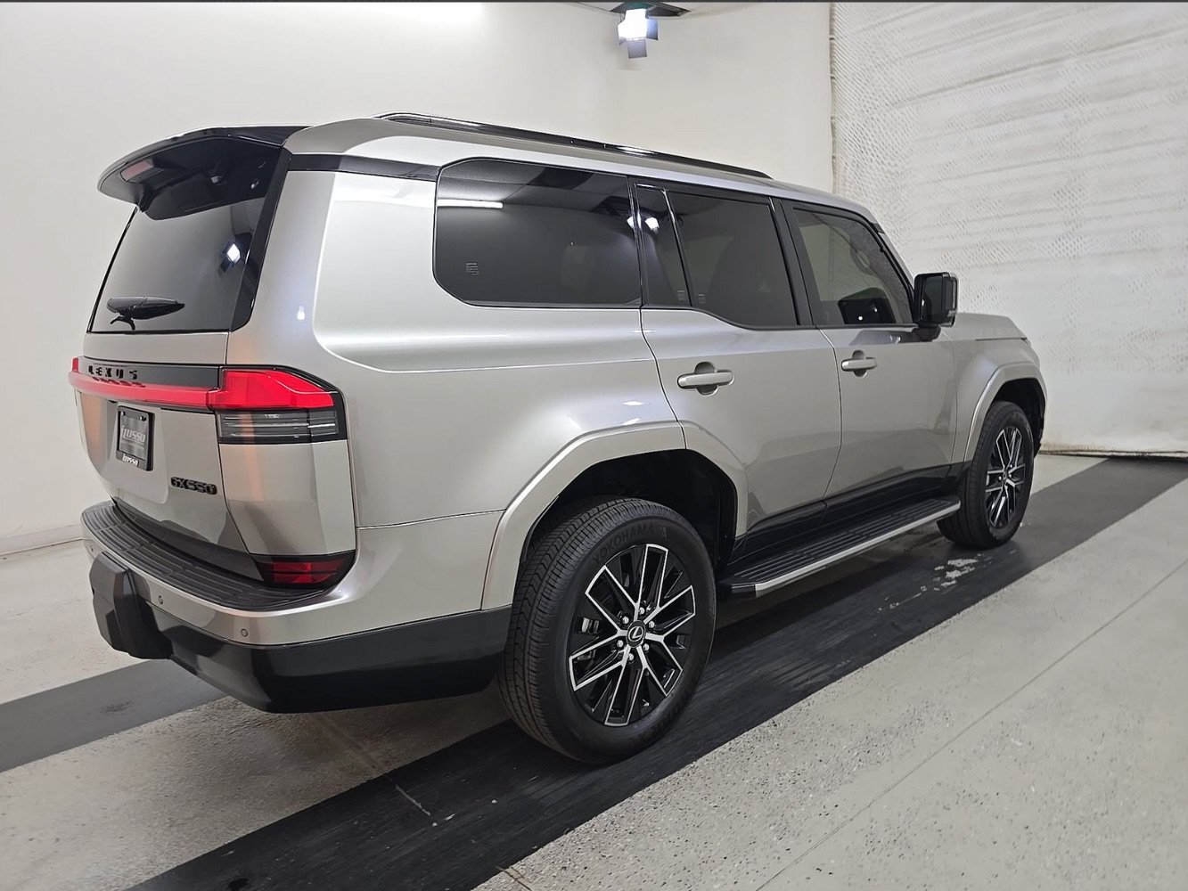 Used 2026 Lexus GX 550 w/ Accessory Package (2T) AWD/4WD image 4