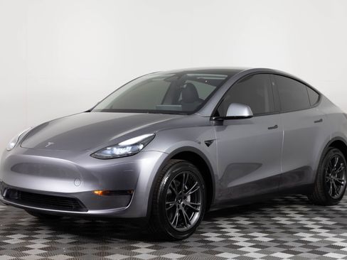 Used 2025 Tesla Model Y Long Range RWD image 1