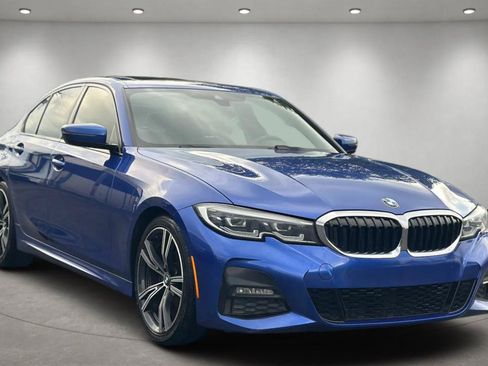 Used 2021 BMW 330i Sedan w/ M Sport Package RWD image 2