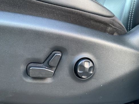 Used 2024 Chrysler Pacifica Touring-L FWD image 24