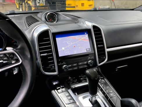 Used 2017 Porsche Cayenne GTS image 6