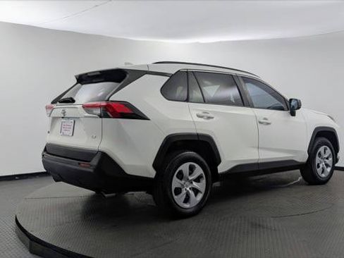 Used 2019 Toyota RAV4 LE FWD image 8