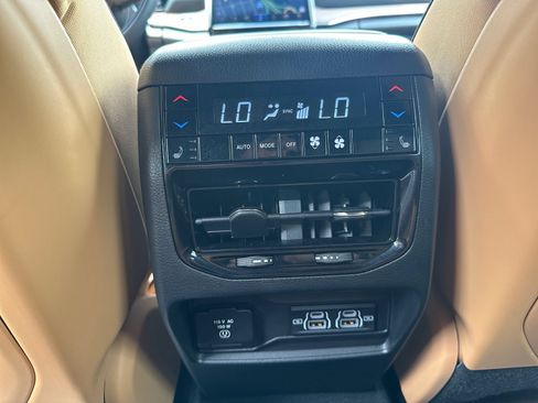 Used 2024 Jeep Grand Cherokee Summit w/ Luxury Tech Group V AWD/4WD image 35