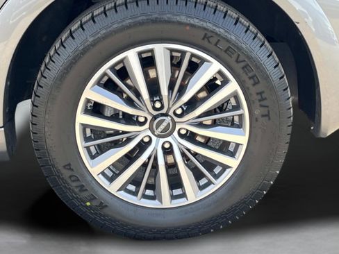 Used 2024 Nissan Armada SL image 11