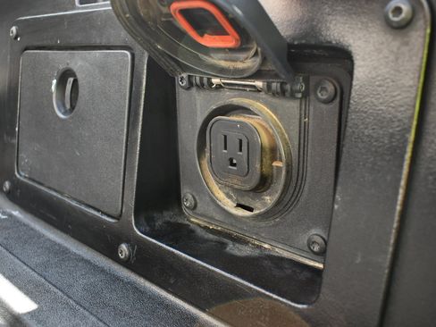 Used 2022 Toyota Tacoma TRD Off-Road w/ Technology Package image 10