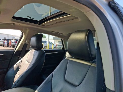 Used 2018 Ford Fusion Titanium FWD image 13