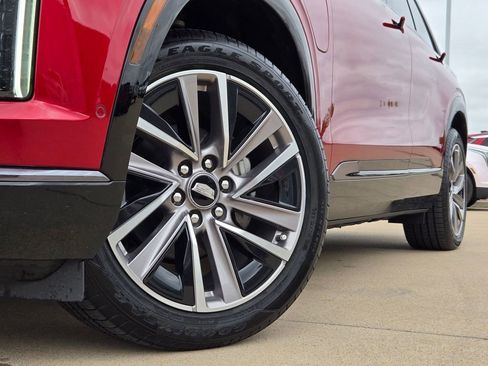 Certified 2026 Cadillac Vistiq Sport w/ LPO, Floor Liner Package image 8