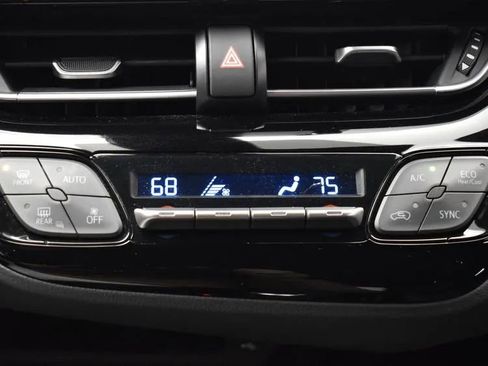 Used 2022 Toyota C-HR XLE image 32