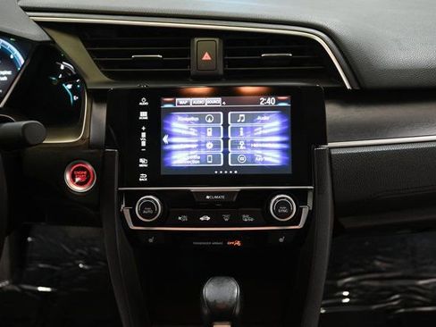 Used 2018 Honda Civic Touring image 5
