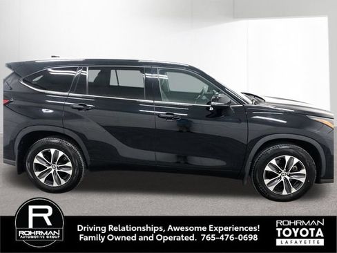 Used 2022 Toyota Highlander XLE AWD/4WD image 8