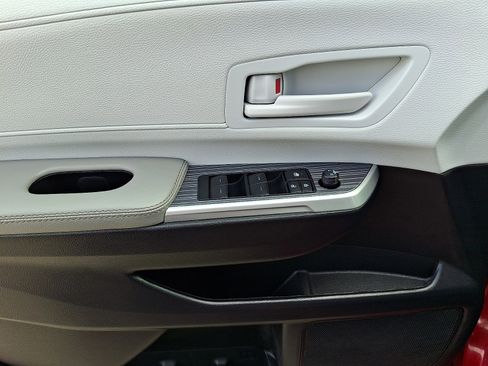 Used 2025 Toyota Sienna LE FWD image 13