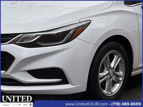Used 2017 Chevrolet Cruze LT w/ Convenience Package image 7