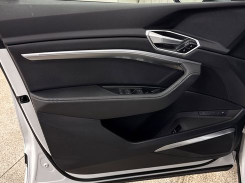 Used 2021 Audi e-tron Premium Plus w/ Premium Plus Package image 3
