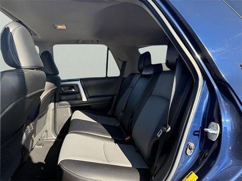 Used 2018 Toyota 4Runner SR5 Premium image 16