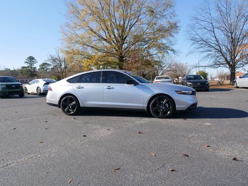 Used 2025 Honda Accord Sport image 1