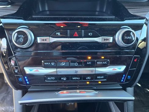 Used 2022 Ford Explorer Limited w/ Equipment Group 301A AWD/4WD image 16