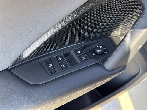 New 2026 Volkswagen Tiguan SE image 10