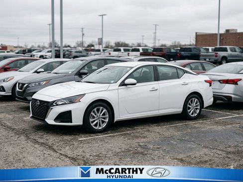 Used 2025 Nissan Altima 2.5 SV FWD image 1