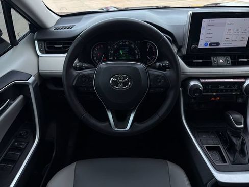 Used 2025 Toyota RAV4 XLE Premium FWD image 15