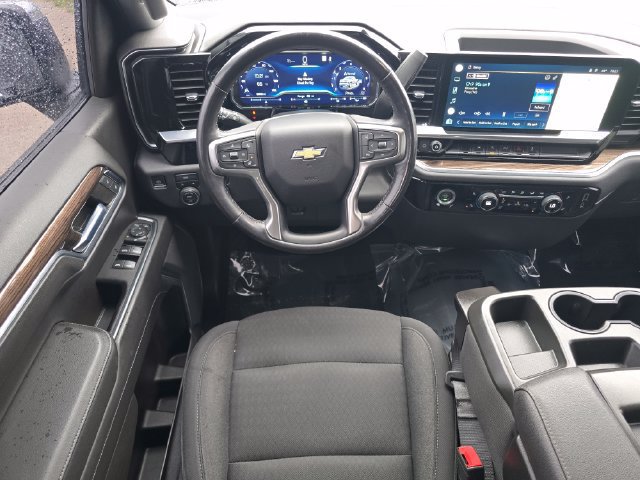 Used 2022 Chevrolet Silverado 1500 LT AWD/4WD image 4